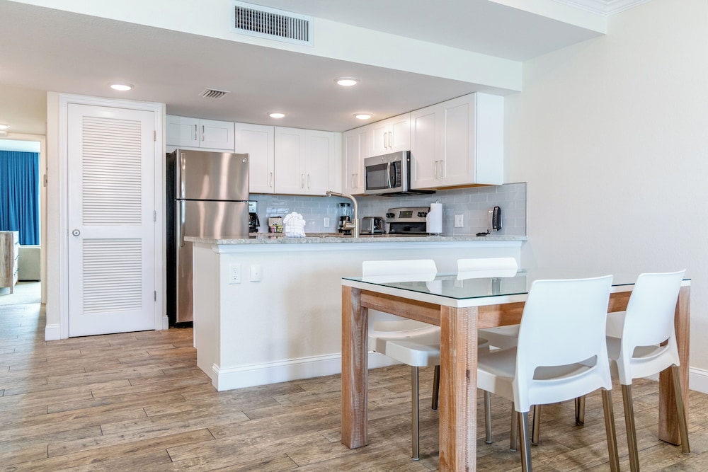 The Fold Hotels Indian Shores — Hotel rooms in Indian Shores, Florida