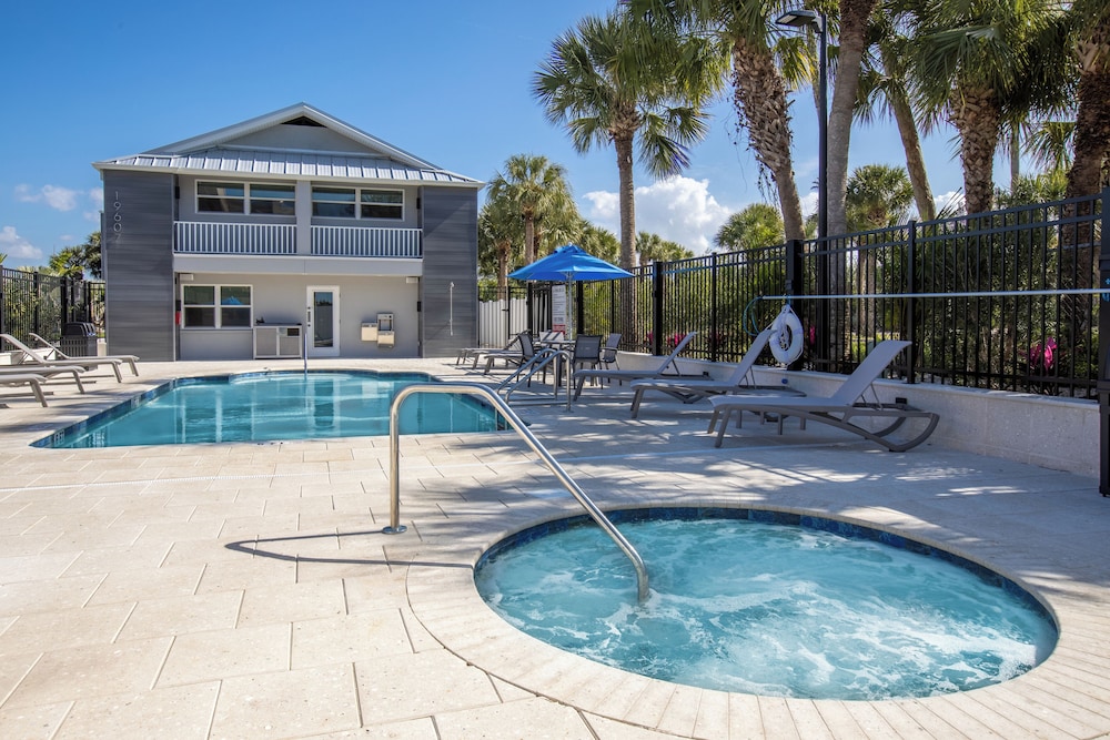 The Fold Hotels Indian Shores — Swimming pool in Indian Shores, Florida