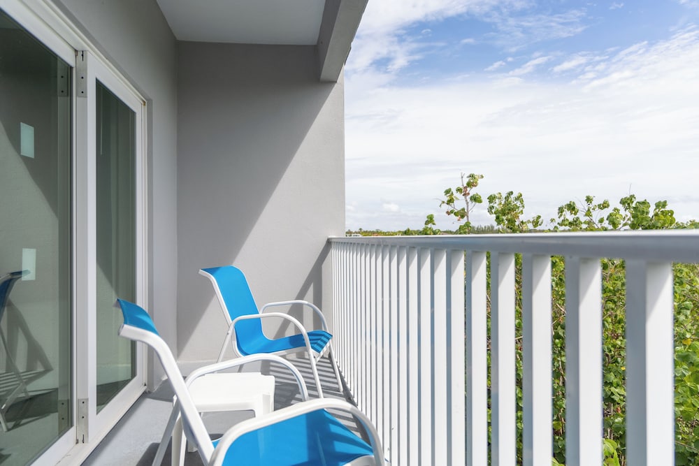 The Fold Hotels Indian Shores — Hotel rooms in Indian Shores, Florida
