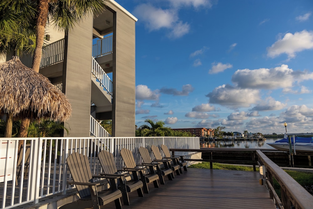 The Fold Hotels Indian Shores — Hotel building in Indian Shores, Florida