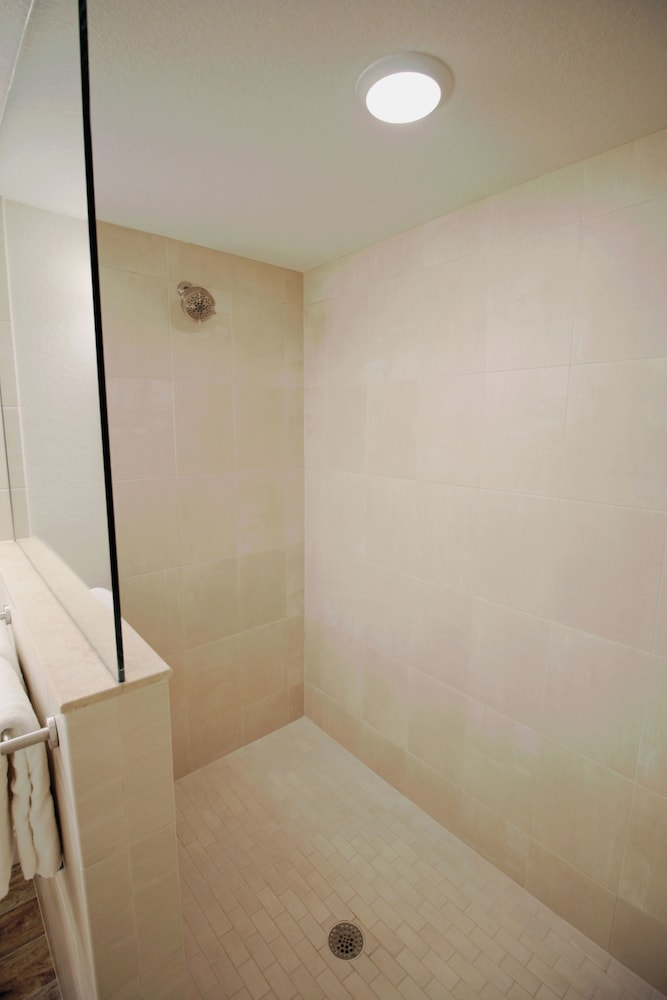 The Fold Hotels Indian Shores — Hotel rooms in Indian Shores, Florida