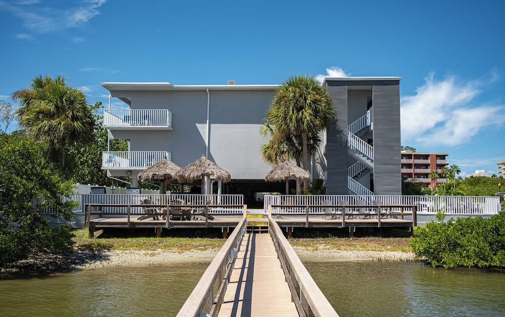 The Fold Hotels Indian Shores — Hotel building in Indian Shores, Florida