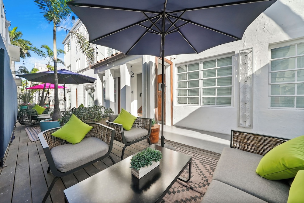 Chesterfield Hotel & Suites — Hotel building in Miami, Florida