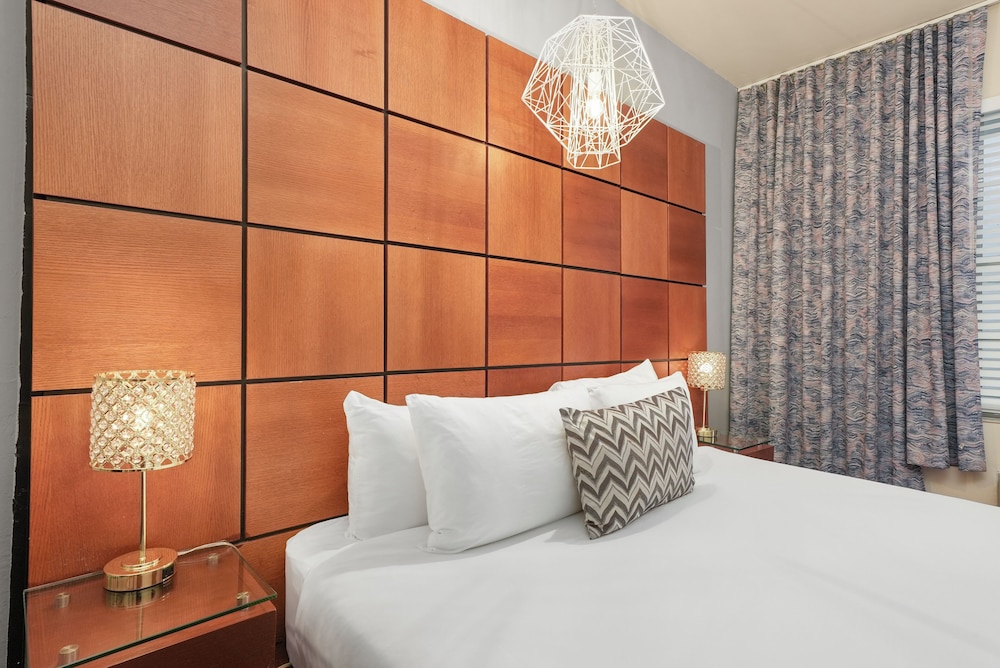 Chesterfield Hotel & Suites — Hotel rooms in Miami, Florida