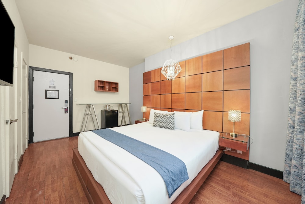 Chesterfield Hotel & Suites — Hotel rooms in Miami, Florida
