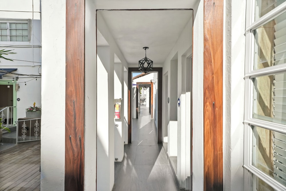 Chesterfield Hotel & Suites — Hotel building in Miami, Florida
