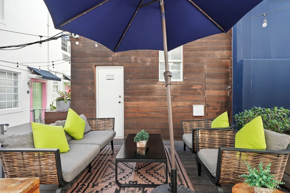 Chesterfield Hotel & Suites — Hotel building in Miami, Florida