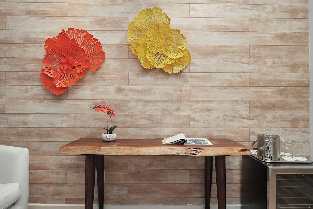 Chesterfield Hotel & Suites — Hotel building in Miami, Florida