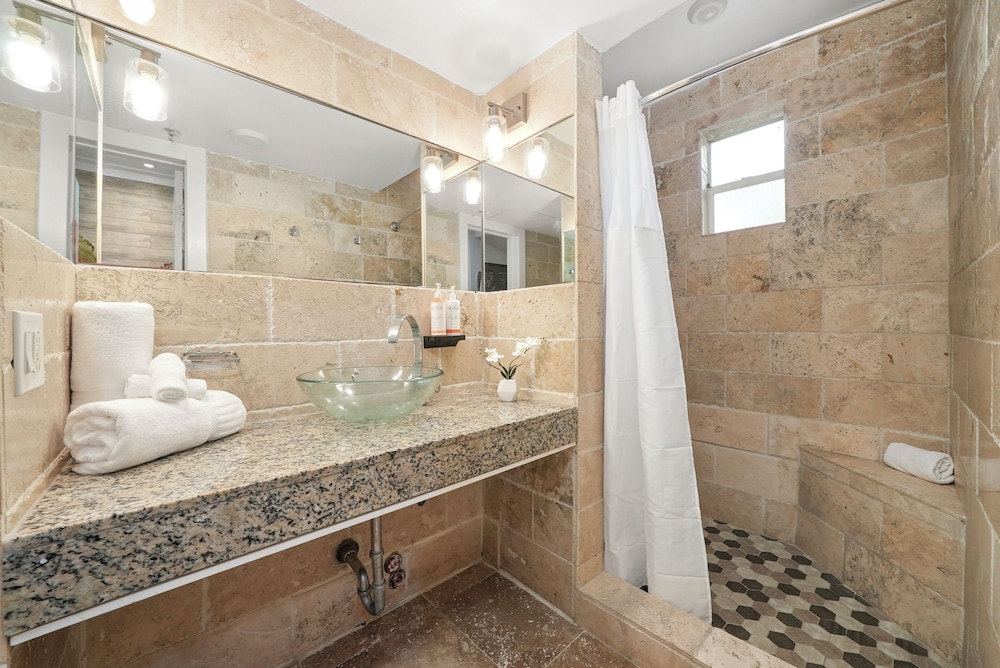 Chesterfield Hotel & Suites — Hotel rooms in Miami, Florida