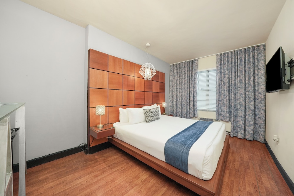 Chesterfield Hotel & Suites — Hotel rooms in Miami, Florida