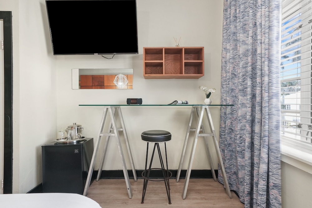 Chesterfield Hotel & Suites — Hotel rooms in Miami, Florida