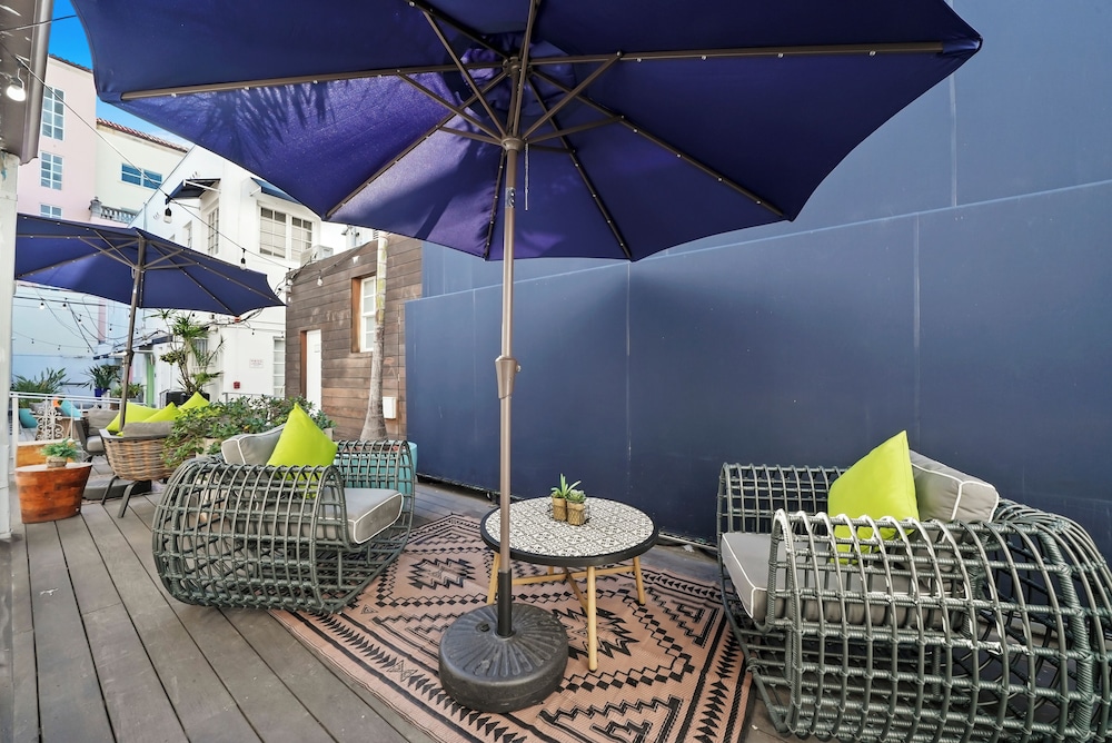 Chesterfield Hotel & Suites — Restaurant & bars in Miami, Florida