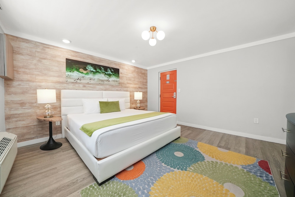 Chesterfield Hotel & Suites — Hotel rooms in Miami, Florida