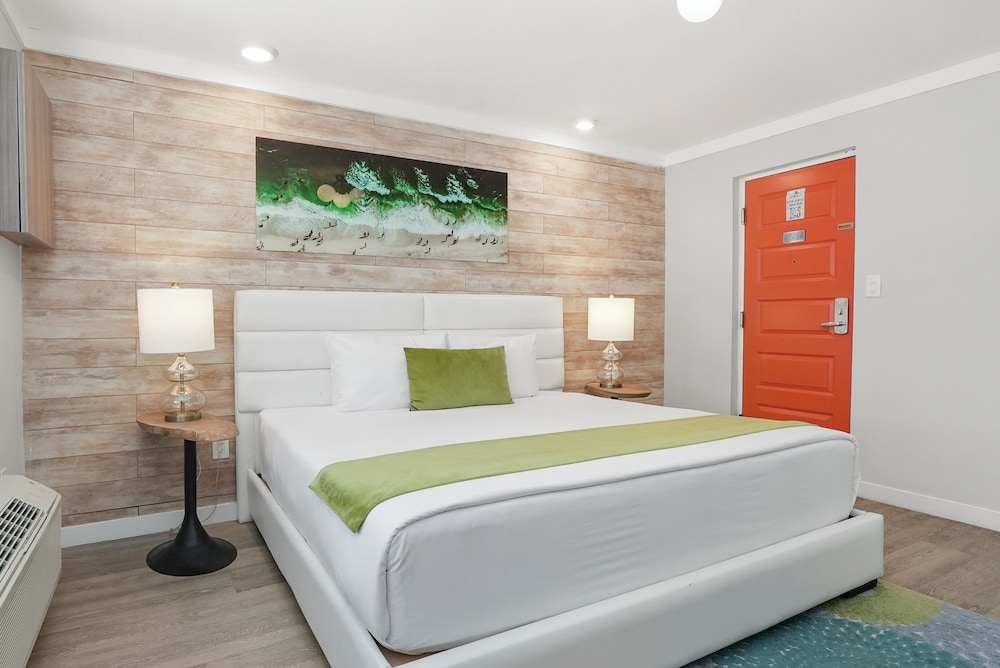 Chesterfield Hotel & Suites — Hotel rooms in Miami, Florida