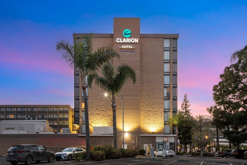 Clarion Hotel Anaheim Resort — Hotel building in Anaheim, California