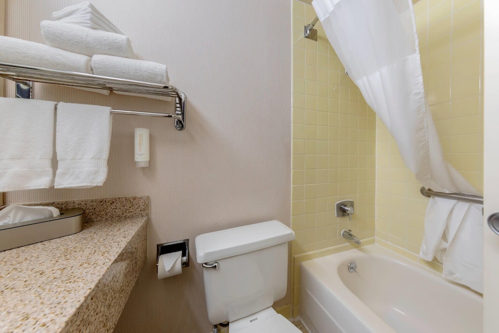 Clarion Hotel Anaheim Resort — Hotel rooms in Anaheim, California