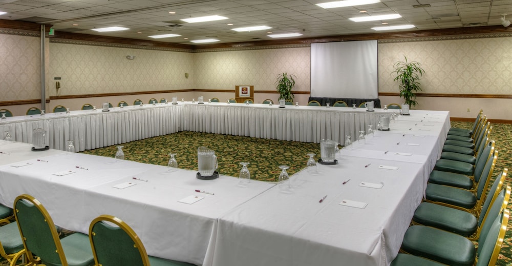 Clarion Hotel Anaheim Resort — Hotel building in Anaheim, California