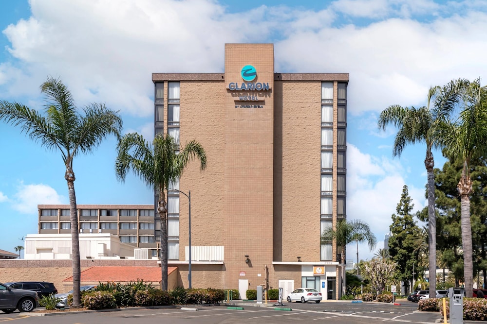 Clarion Hotel Anaheim Resort — Main photo in Anaheim, California