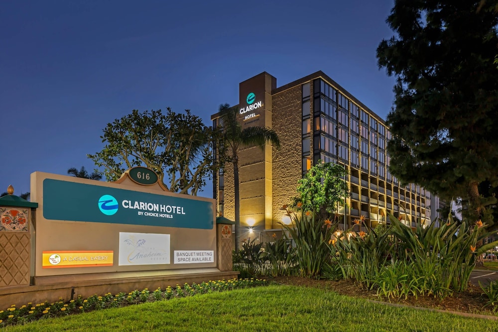 Clarion Hotel Anaheim Resort — Hotel building in Anaheim, California