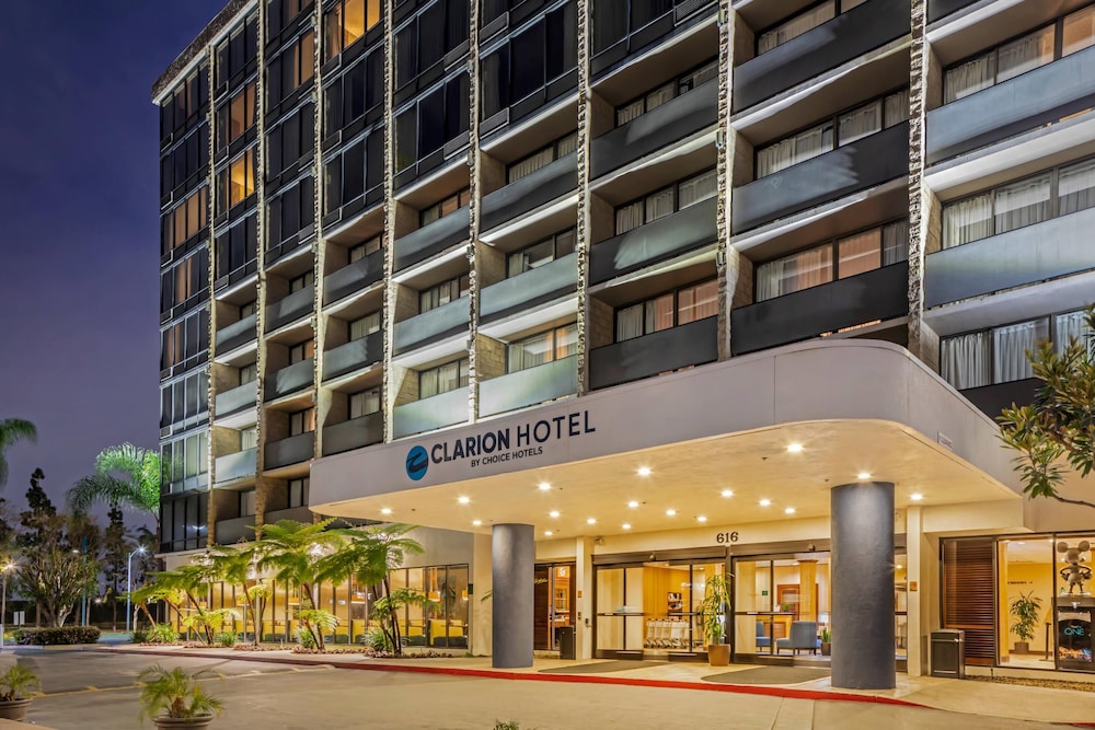 Clarion Hotel Anaheim Resort — Hotel building in Anaheim, California