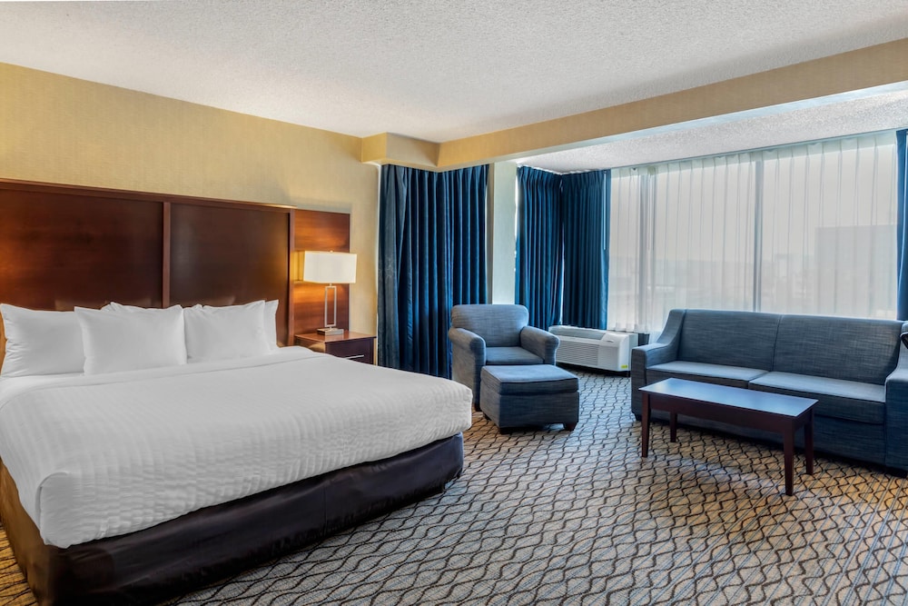 Clarion Hotel Anaheim Resort — Hotel rooms in Anaheim, California