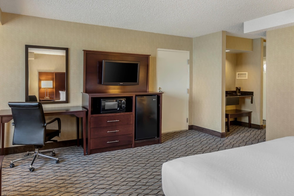 Clarion Hotel Anaheim Resort — Hotel rooms in Anaheim, California