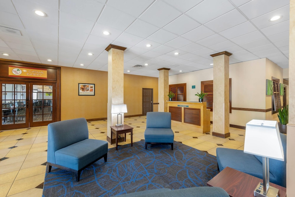 Clarion Hotel Anaheim Resort — Hotel building in Anaheim, California