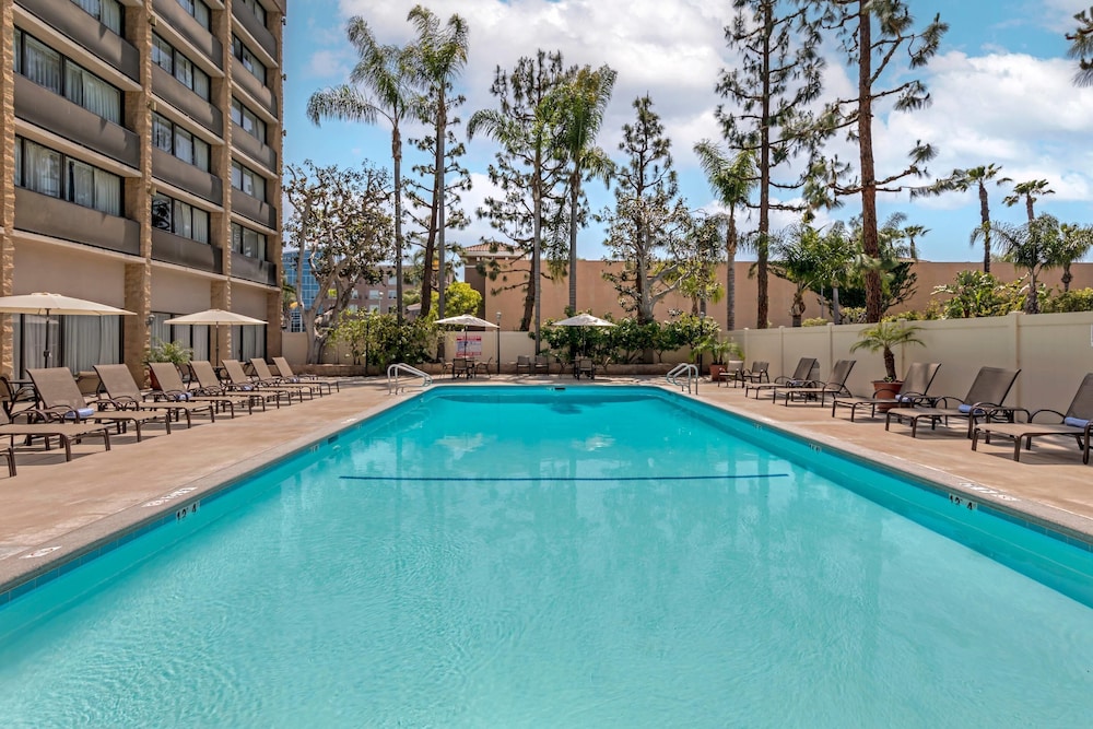 Clarion Hotel Anaheim Resort — Swimming pool in Anaheim, California