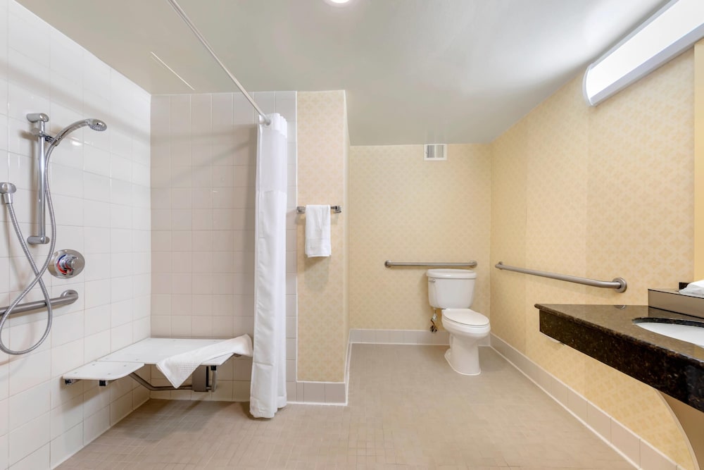 Clarion Hotel Anaheim Resort — Hotel rooms in Anaheim, California