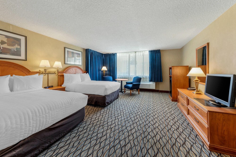 Clarion Hotel Anaheim Resort — Hotel rooms in Anaheim, California