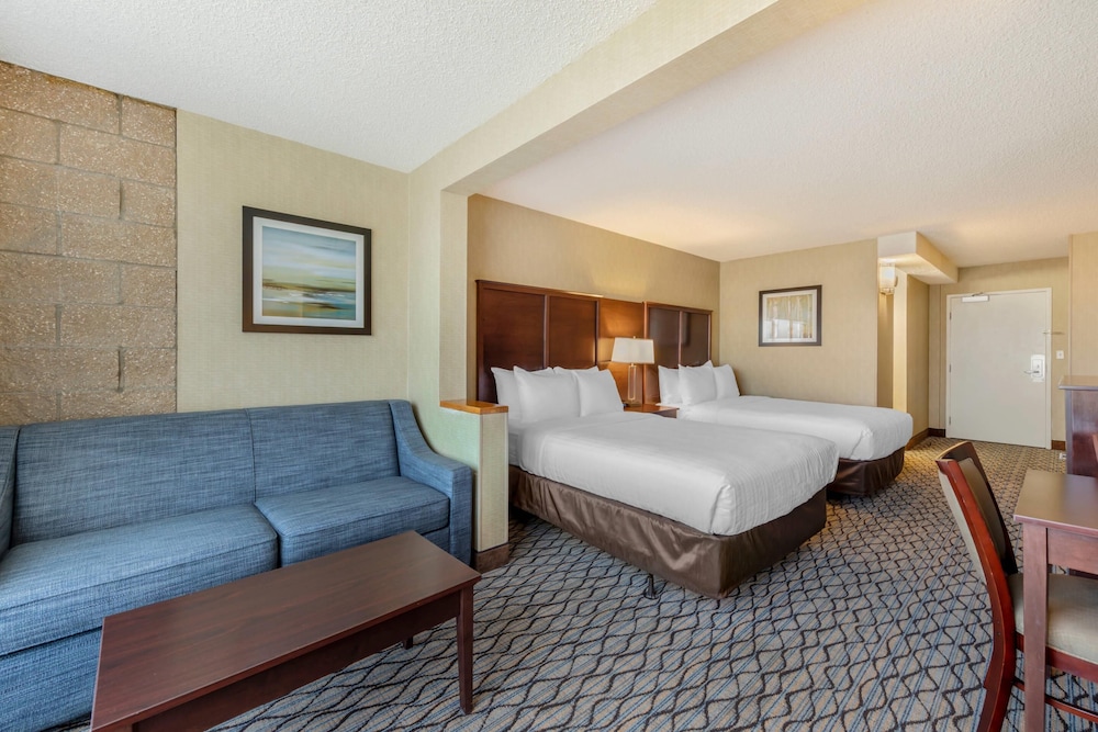 Clarion Hotel Anaheim Resort — Hotel rooms in Anaheim, California