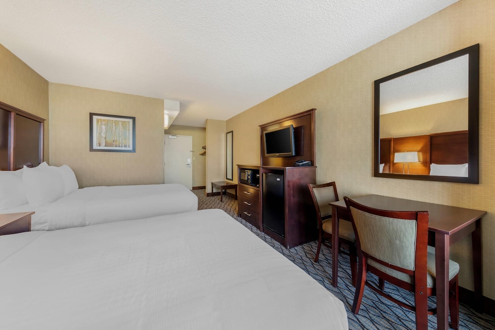 Clarion Hotel Anaheim Resort — Hotel rooms in Anaheim, California