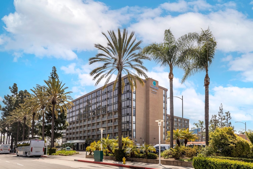 Clarion Hotel Anaheim Resort — Hotel building in Anaheim, California