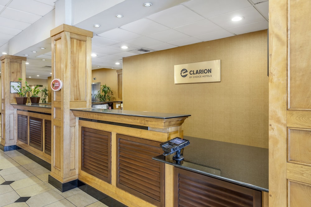 Clarion Hotel Anaheim Resort — Hotel building in Anaheim, California