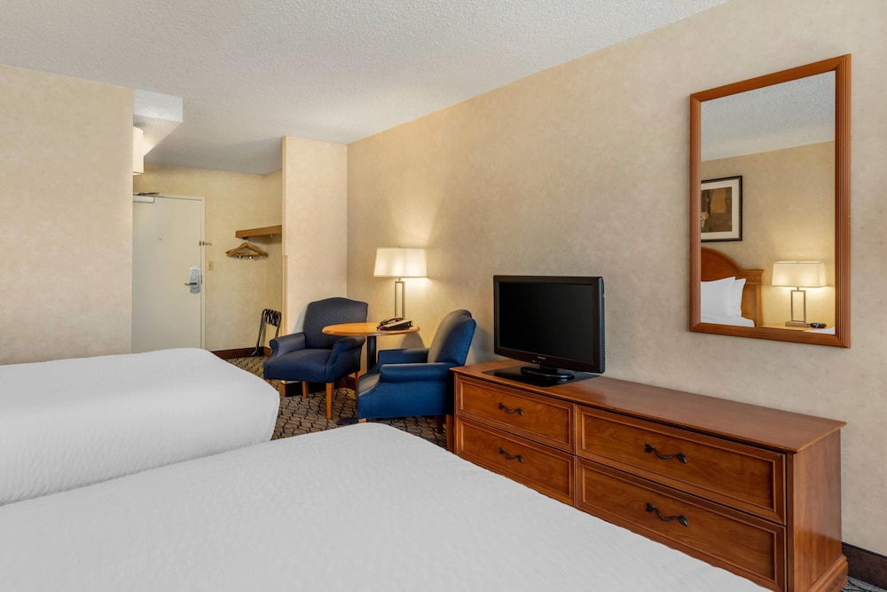Clarion Hotel Anaheim Resort — Hotel rooms in Anaheim, California