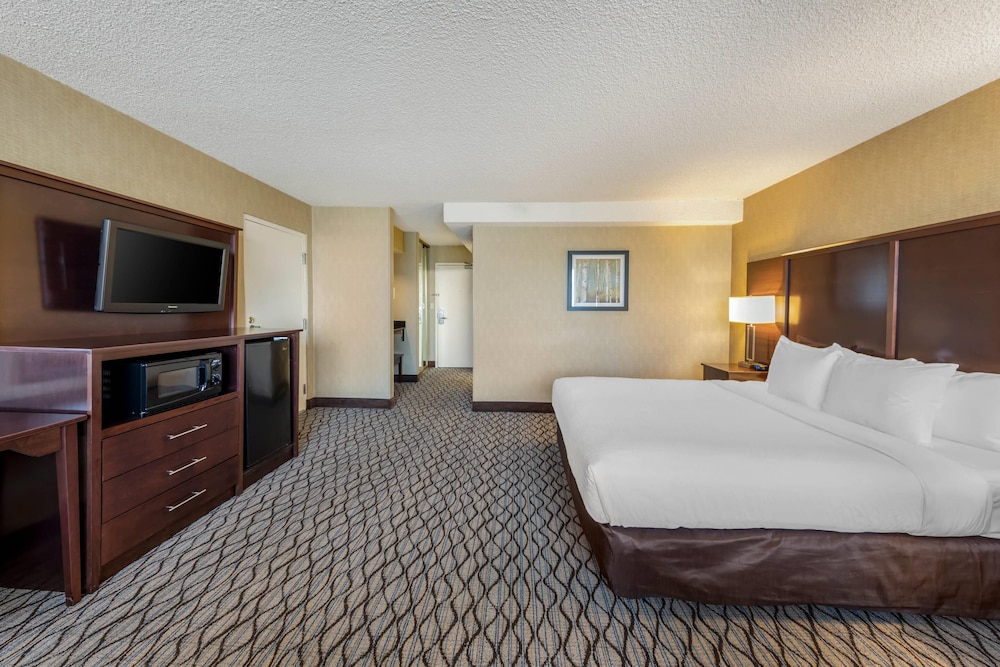 Clarion Hotel Anaheim Resort — Hotel rooms in Anaheim, California
