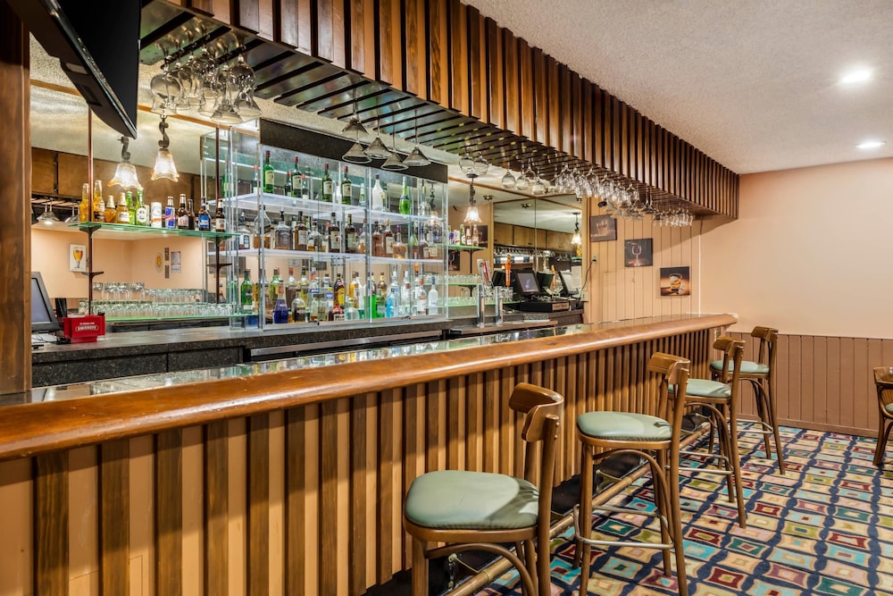 Clarion Hotel Anaheim Resort — Restaurant & bars in Anaheim, California