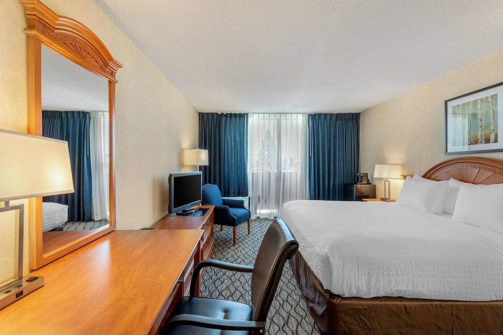 Clarion Hotel Anaheim Resort — Hotel rooms in Anaheim, California