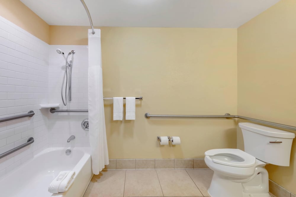 Clarion Hotel Anaheim Resort — Hotel rooms in Anaheim, California