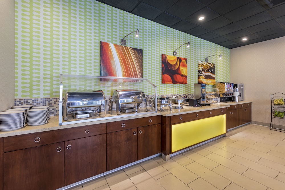 Clarion Hotel Anaheim Resort — Restaurant & bars in Anaheim, California