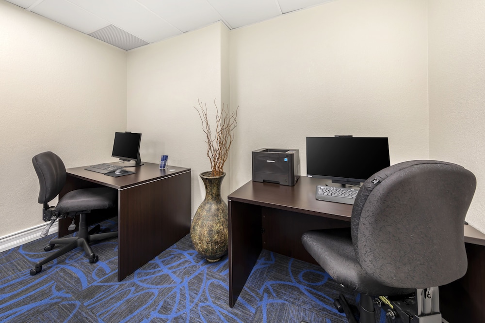 Clarion Hotel Anaheim Resort — Hotel building in Anaheim, California