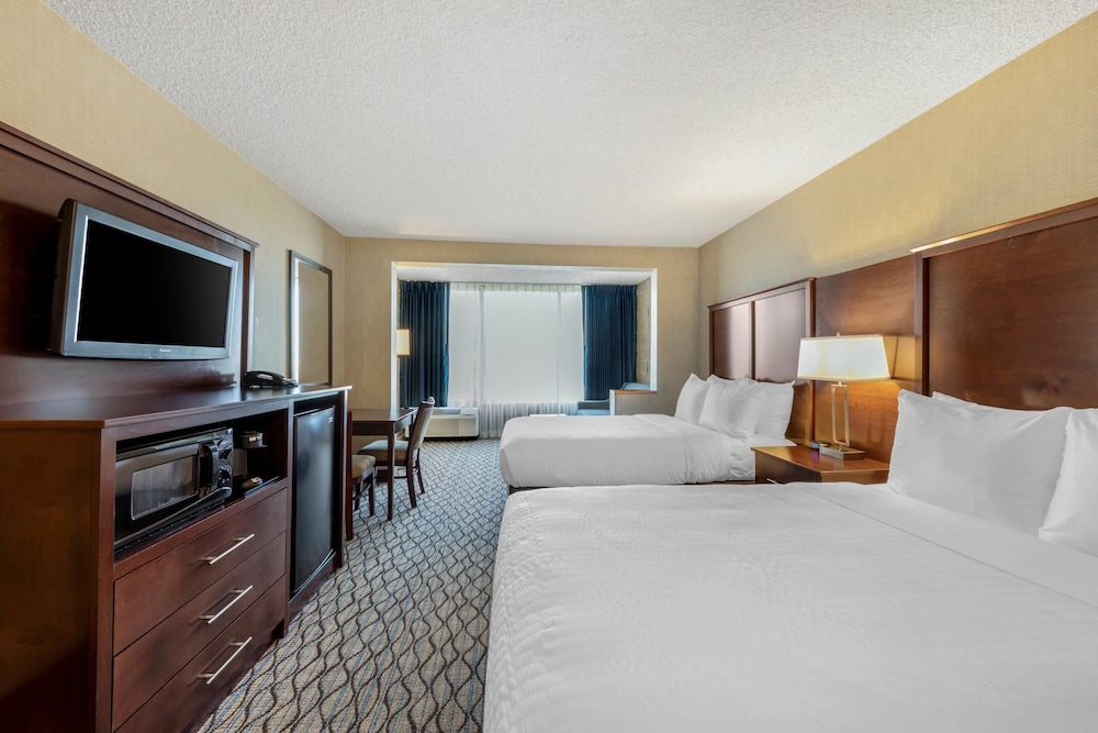 Clarion Hotel Anaheim Resort — Hotel rooms in Anaheim, California