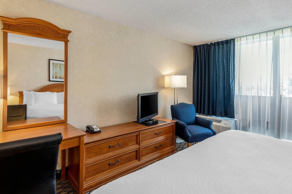 Clarion Hotel Anaheim Resort — Hotel rooms in Anaheim, California