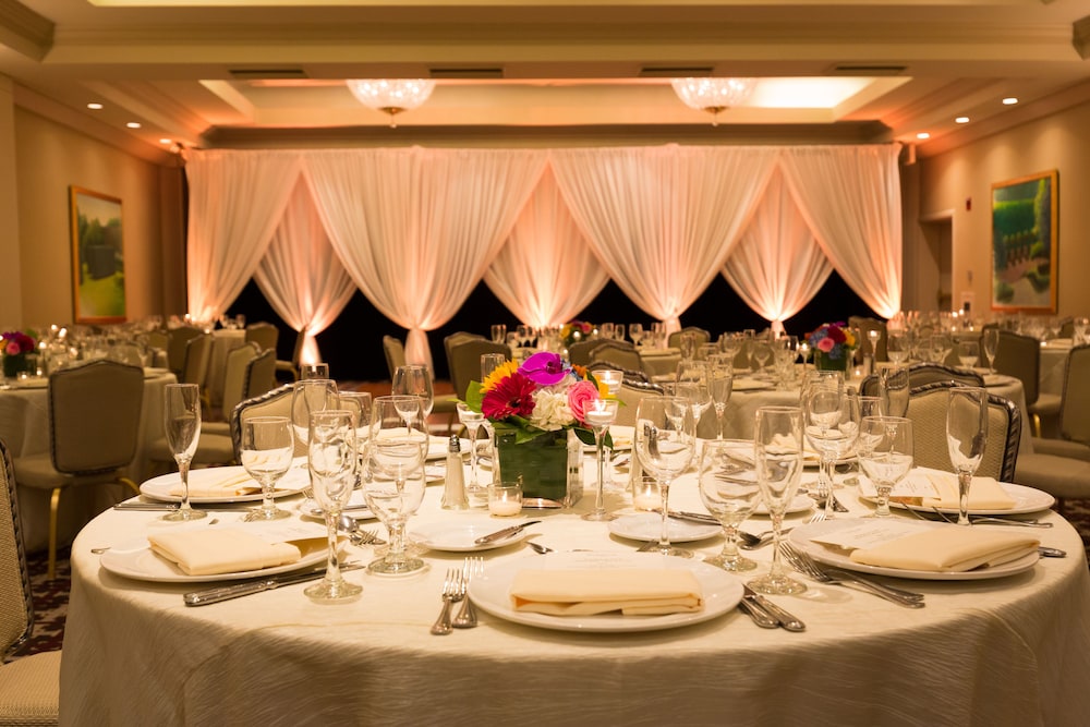 The Colonnade Hotel Back Bay — Restaurant & bars in Boston, Massachusetts