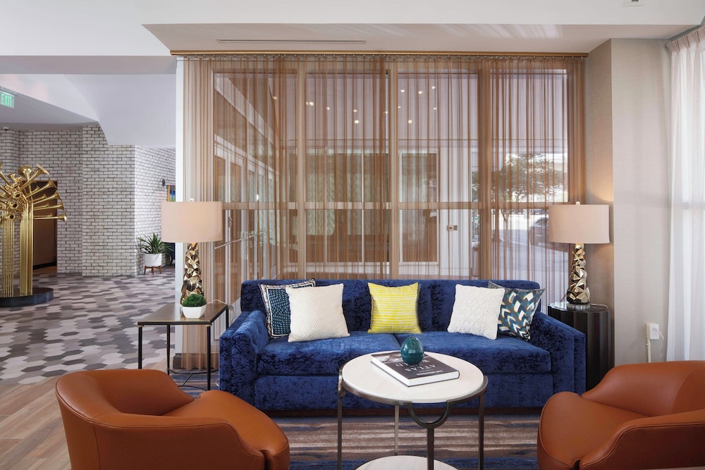 SpringHill Suites by Marriott New Orleans Downtown/Canal Street — Hotel rooms in New Orleans, Louisiana