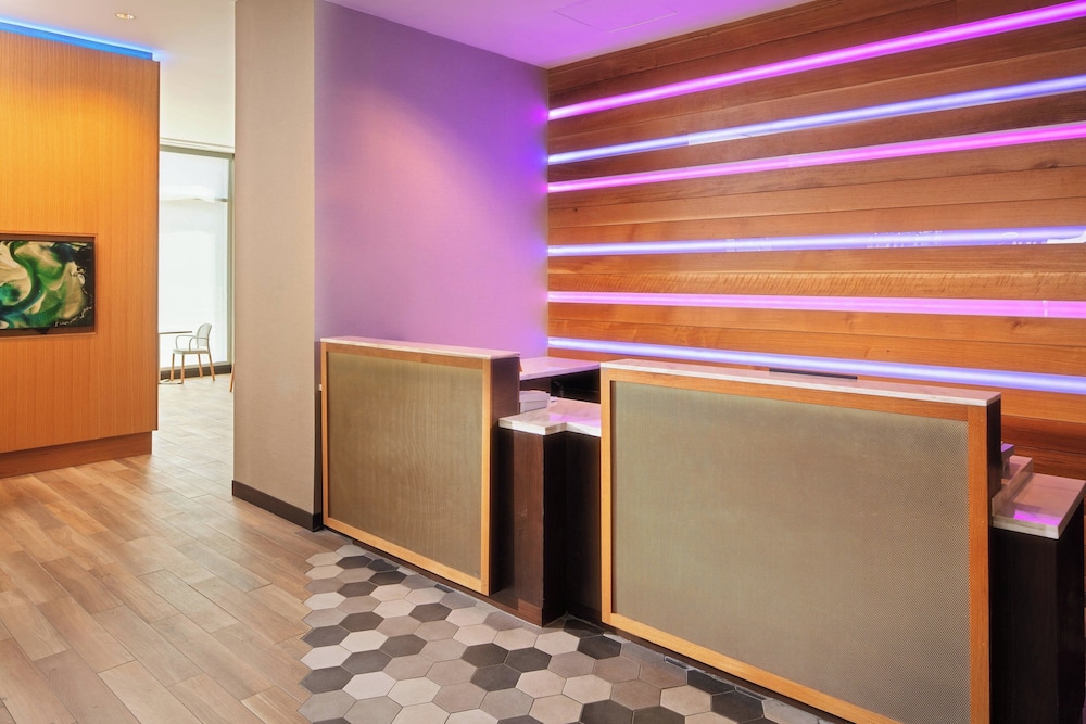 SpringHill Suites by Marriott New Orleans Downtown/Canal Street — Hotel building in New Orleans, Louisiana