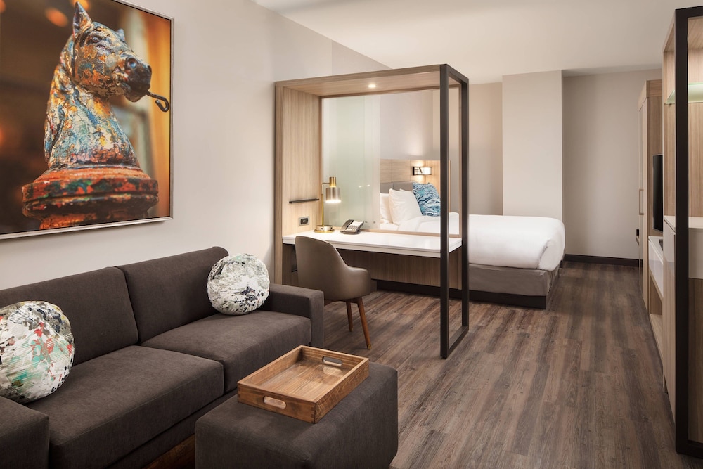 SpringHill Suites by Marriott New Orleans Downtown/Canal Street — Hotel rooms in New Orleans, Louisiana