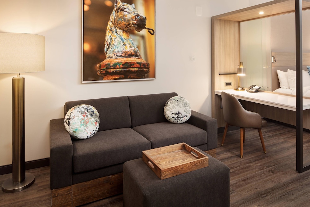 SpringHill Suites by Marriott New Orleans Downtown/Canal Street — Hotel rooms in New Orleans, Louisiana
