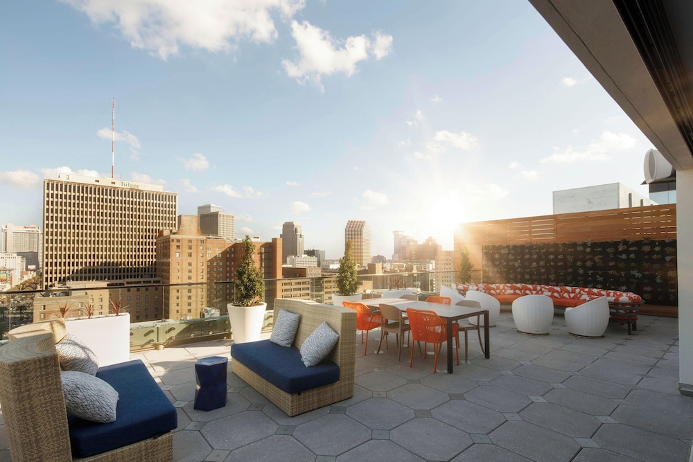 SpringHill Suites by Marriott New Orleans Downtown/Canal Street — Hotel building in New Orleans, Louisiana
