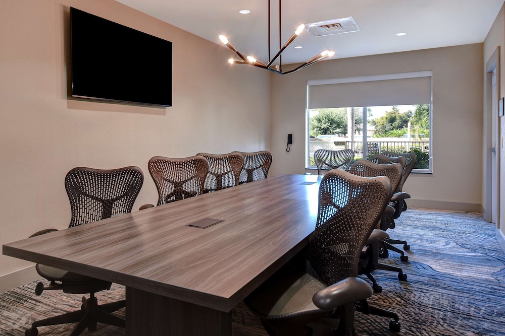 Hilton Garden Inn Ft Myers — Hotel rooms in Fort Myers, Florida